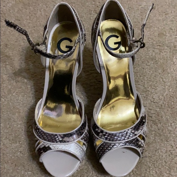 Neutral snake print heels - Picture 2 of 4